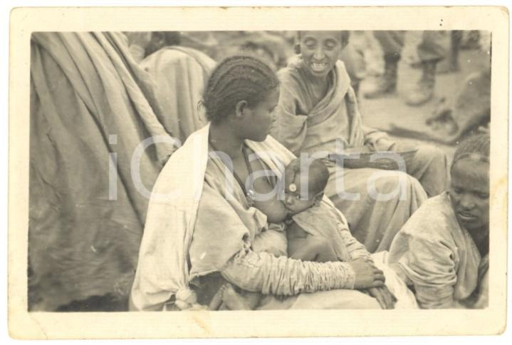 Fotografia d epoca originale Maggio 1936 AOI QUORAM/KOREM ETIOPIA Maternità al mercato Foto 9x6 cm 1
