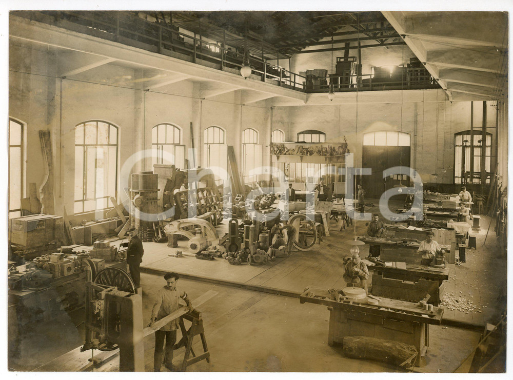 Fotografia d epoca originale 1920 ca BRESCIA ? Laboratorio di falegnameria  Falegnami al lavoro  Foto 1