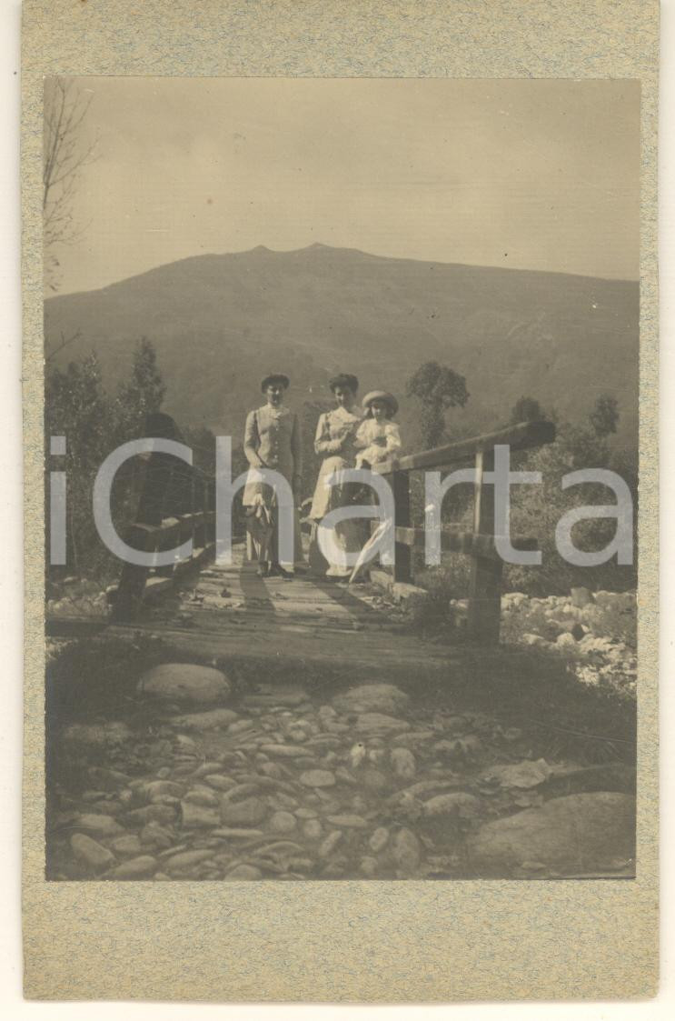 Fotografia d epoca originale 1910 ca BORGATA VICO / RUBIANA Donne con bambina su ponticello Foto 9x14 1 1