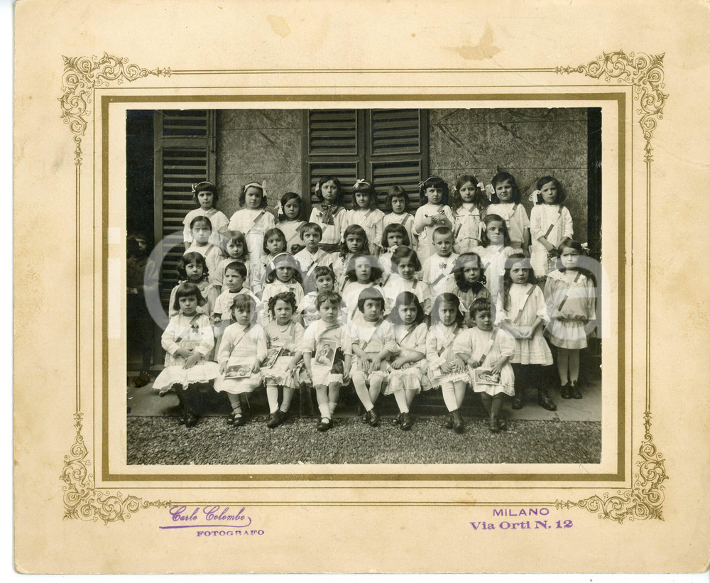 Fotografia d epoca originale 1910 ca MILANO Collegio religioso femminile  Classe di bambine  Foto di gruppo 1