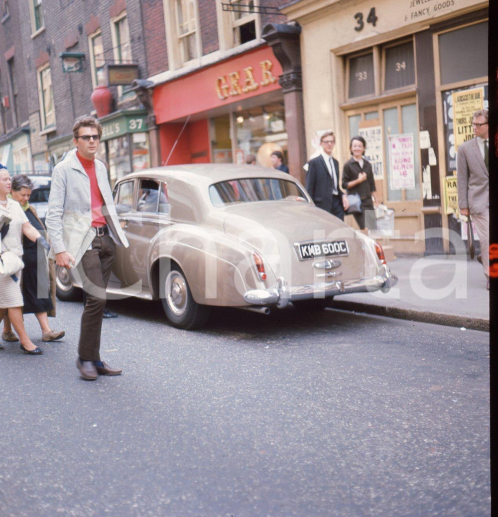 Fotografia d epoca originale 1970ca LONDON Rolls Royce in Carnaby Street DIAPOSITIVA ORIGINALE 1