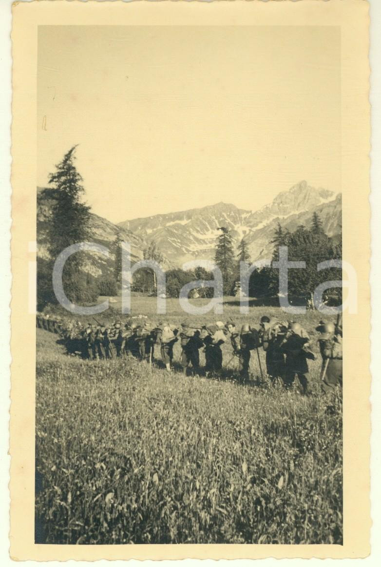 Fotografia d epoca originale 1940 WW2 ALPI FRANCESI  Alpini italiani in marcia in colonna Foto 9x14 cm 1