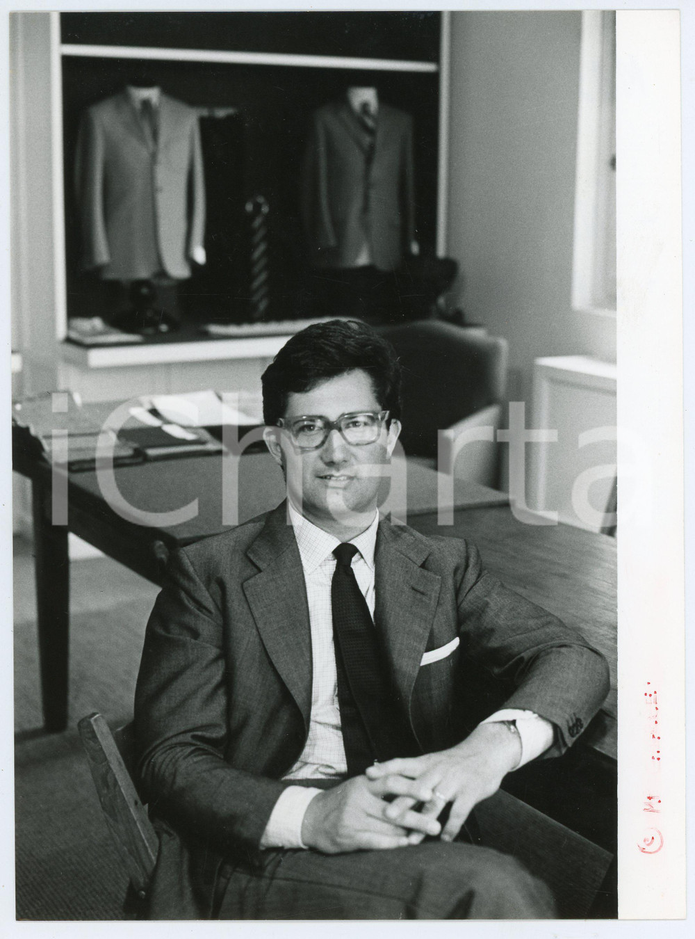 Fotografia d epoca originale 1990 ca ITALIA  MODA Massimo PIOMBO Ritratto dell imprenditore  Foto 18x24 cm 1