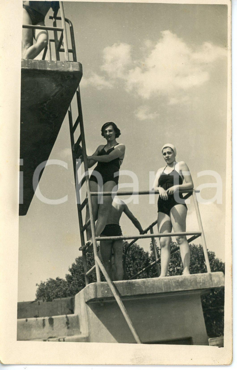 Fotografia d epoca originale 1940 ca ITALIA Ragazze su piattaforma per tutti FOTOGRAFIA ANONIMA 1