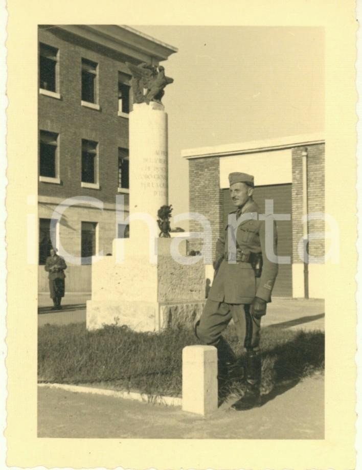 Fotografia d epoca originale 1942 WW2 SIENA Caserma Lamarmora  Monumento ai caduti 5° Bersaglieri Foto 8x12 1