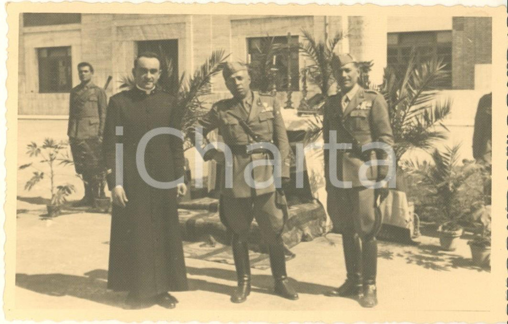 Fotografia d epoca originale 1942 WW2 SIENA Caserma Lamarmora  Col. FORNERIS Cappellano don FERRI Foto 14x9 1