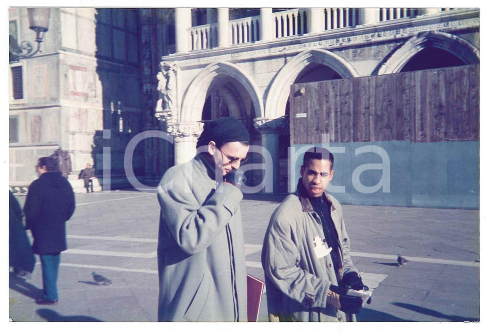 Fotografia d epoca originale 2000 ca VENEZIA John TAYLOR dei DURAN DURAN in Piazza San Marco  Foto 1 1