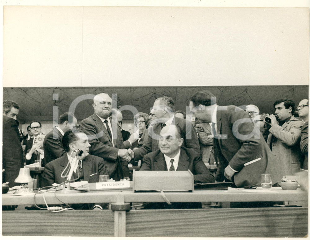 Fotografia d epoca originale 1965 ROMA EUR XXXVI Congresso PSI  Presidenza  Francesco DE MARTINO Foto 1