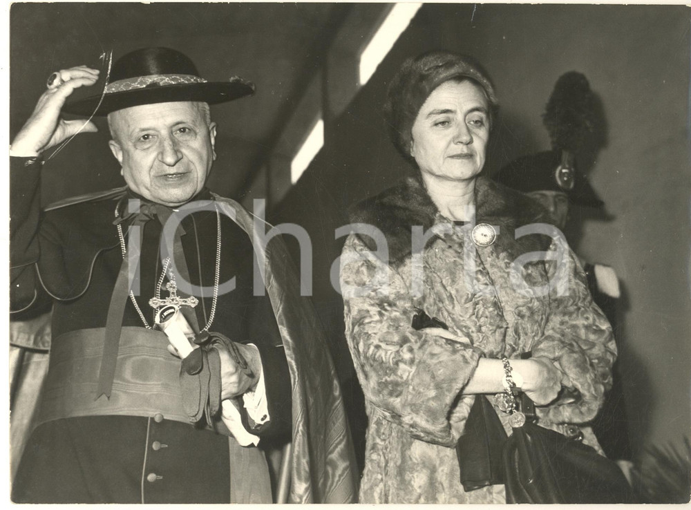 Fotografia d epoca originale 1961 ROMA Premiazione Famiglia Cristiana Carla GRONCHI con un cardinale Foto 1
