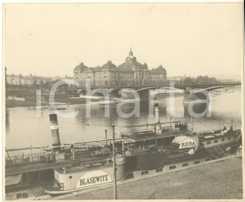 Fotografia d epoca originale 1920 ca DRESDA /GERMANY Carolabrücke e Ministero Finanze Foto battelli 10x9 cm 1