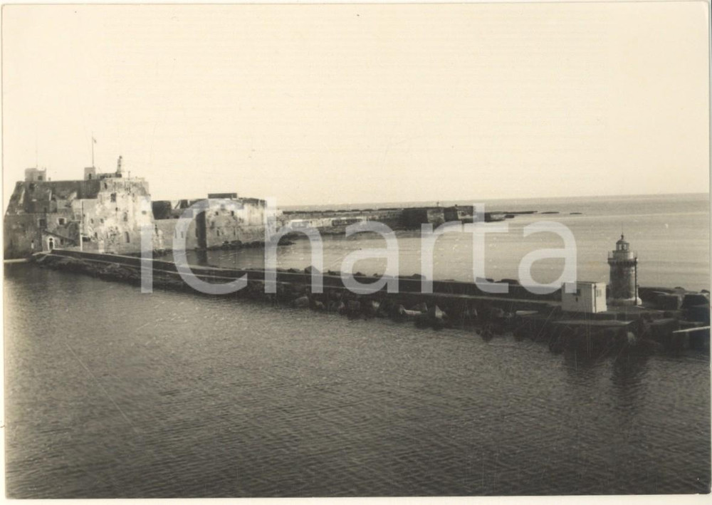 Fotografia d epoca originale 1960 ca Porto di BRINDISI Veduta con il Castello Alfonsino  Foto vintage 17x12 1