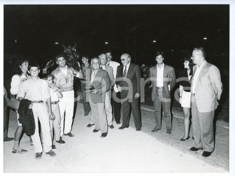 Fotografia d epoca originale 1980 ca ITALIA  IPPICA Scuderia BIASUZZI Premiazione gara equitazione  Foto 2 1