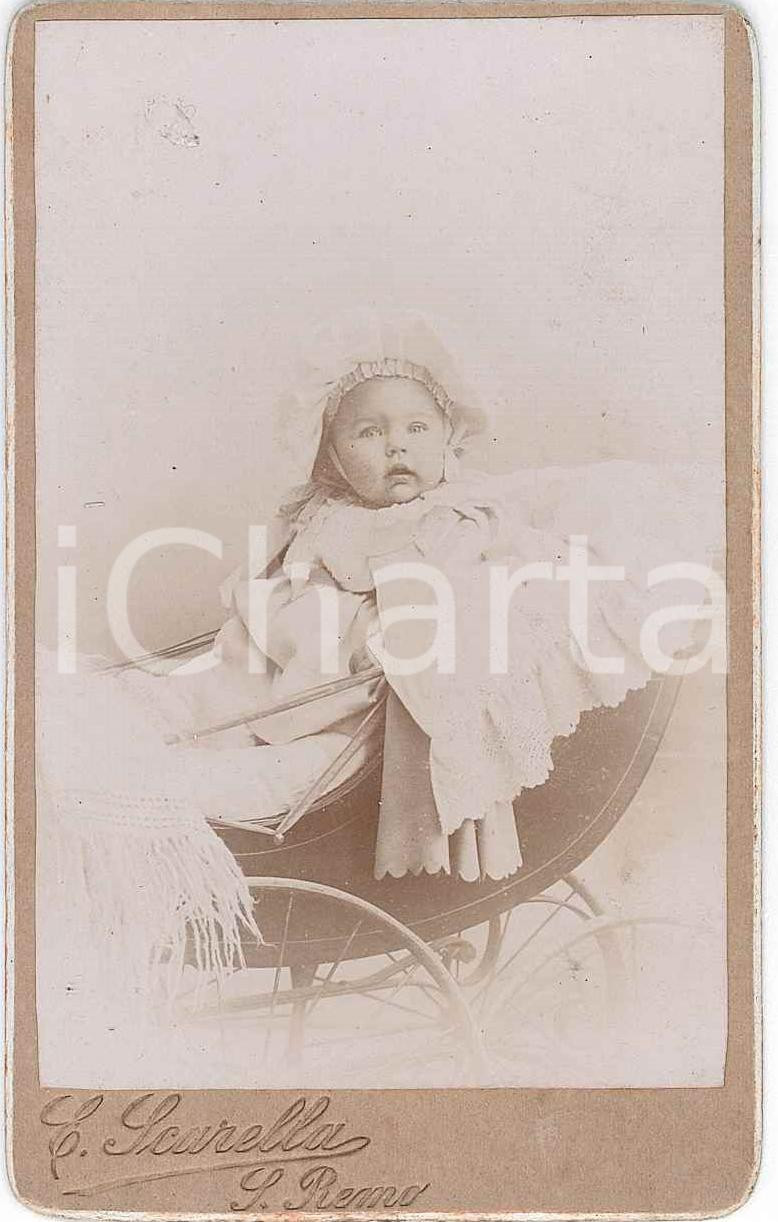 Fotografia d epoca originale 1890 ca SANREMO Ritratto di bambina nella carrozzina   Foto E. SCARELLA CDV 1 1
