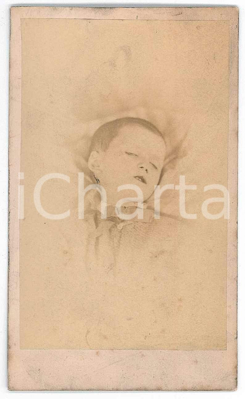 Fotografia d epoca originale 1890 ca MILANO  POST MORTEM Ritratto di un bambino  Foto Fratelli CLERICI 1