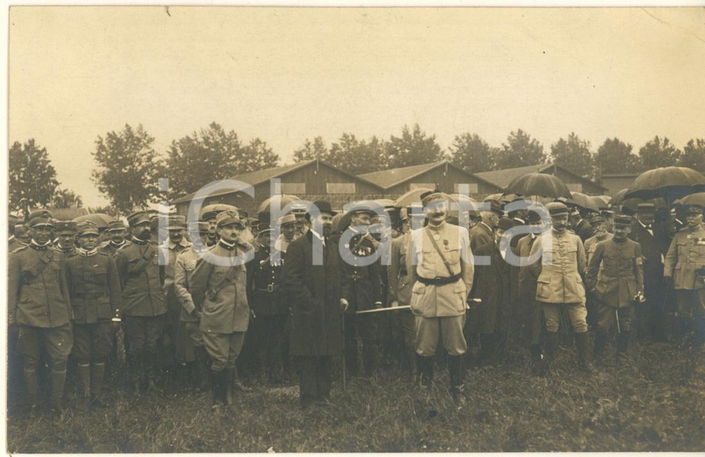 Fotografia d epoca originale Giugno 1918 WW1 Campo di aviazione LYON BRON  Consegna bandiere Foto 14x9 cm 1