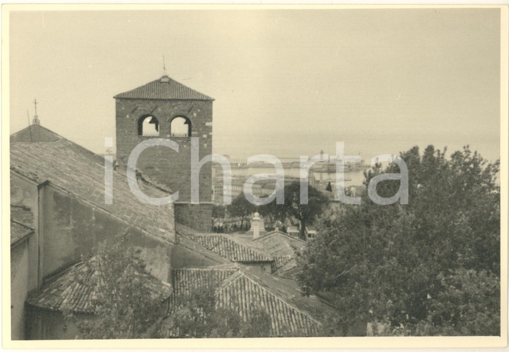 Fotografia d epoca originale 1960 ca TRIESTE Cattedrale di S. Giusto con il porto sullo sfondo Foto 17x12 1