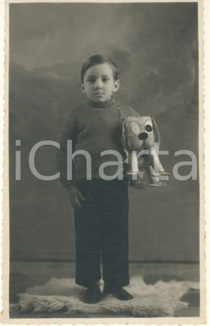 Fotografia d epoca originale 1935 COSTUME ITALIA Bambino con cane giocattolo Foto cartolina 9x14 cm 1
