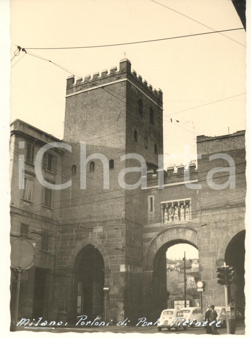 Fotografia d epoca originale 1965 ca MILANO Porta Ticinese Foto artistica animata FIAT 500 10x15 cm 1