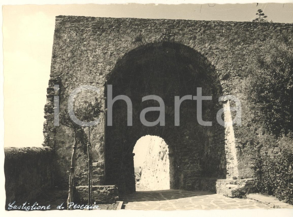 Fotografia d epoca originale 1965 ca CASTIGLIONE DELLA PESCAIA Arco nelle mura Foto artistica 15x10 cm 1