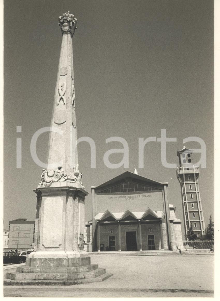 Fotografia d epoca originale 1965 ca BITONTO Obelisco Carolino Basilica SS. Cosma e Damiano Foto artistica 1