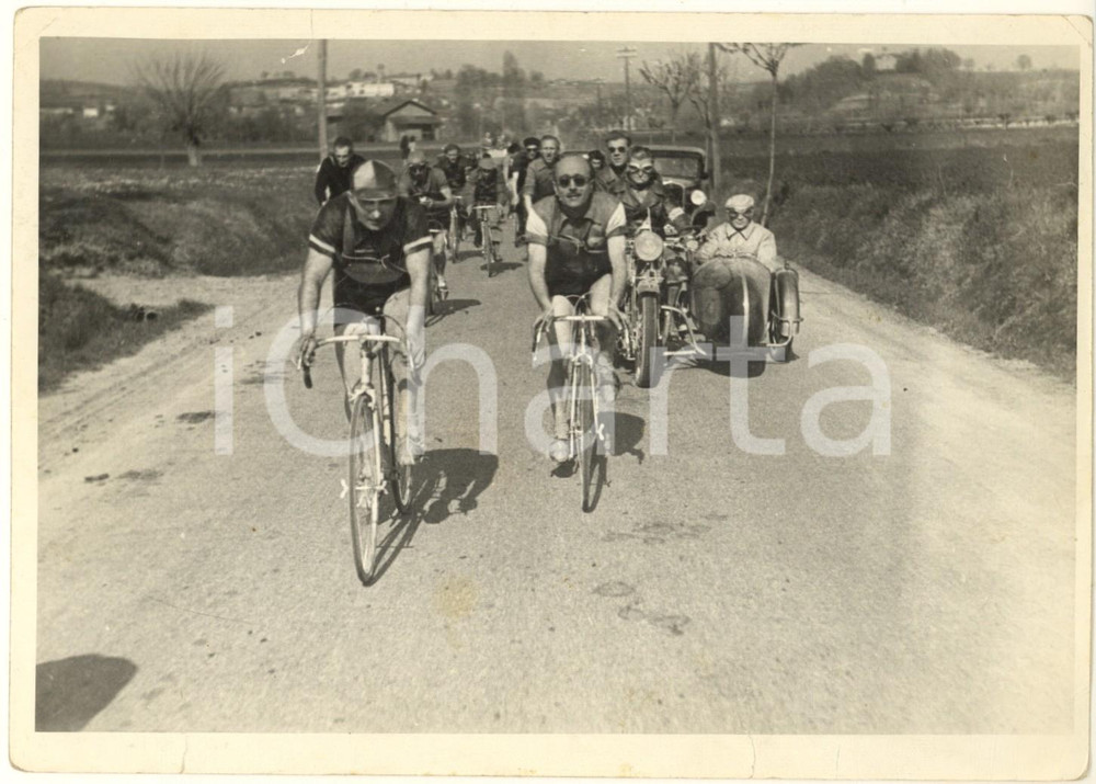 Fotografia d epoca originale 1945 ca Area di TORINO CICLISMO DILETTANTI Gara con sidecar Foto 18x11 cm 1