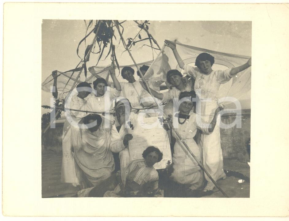 Fotografia d epoca originale 1920 ca FIUMICINO Teatro amatoriale  Villeggianti in posa Foto anonima 12x9 cm 1