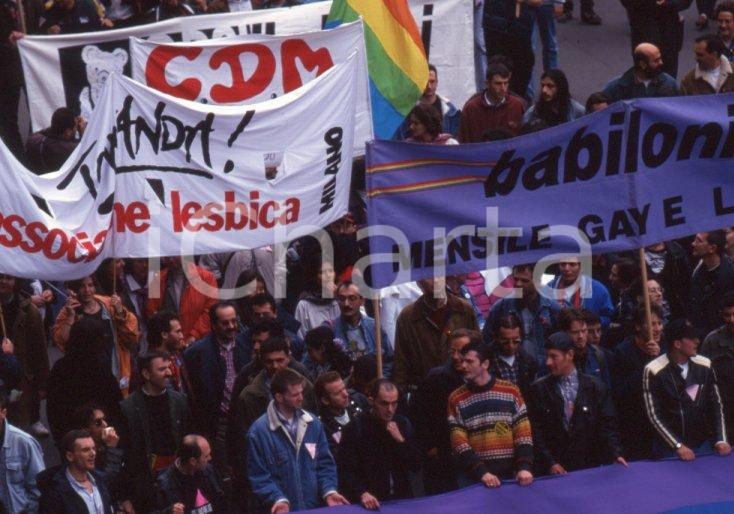 Fotografia d epoca originale 1990 MILANO Manifestazione ARCIGAY Rivista BABILONIA 35mm VINTAGE SLIDE 2 1