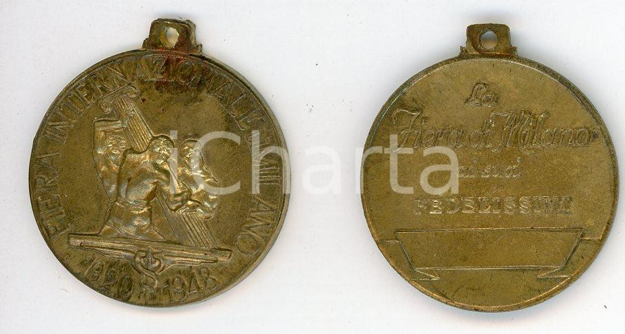 Oggetto da collezione cartaceo 1948 FIERA DI MILANO ai suoi fedelissimi  Medaglia 3x3 cm 2 1