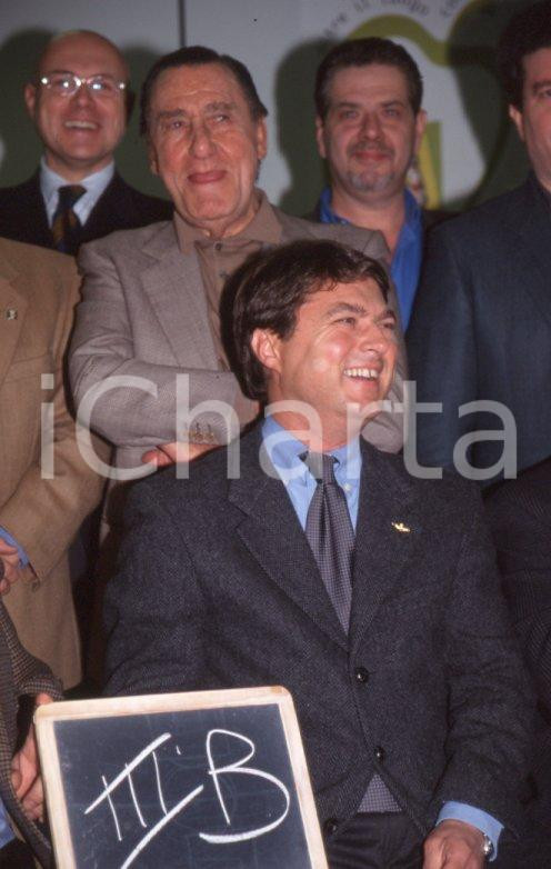 Fotografia d epoca originale 1993 VIGEVANO Alberto SORDI e la classe IIIB dopo 30 anni 35 mm VINTAGE SLIDE 3 1