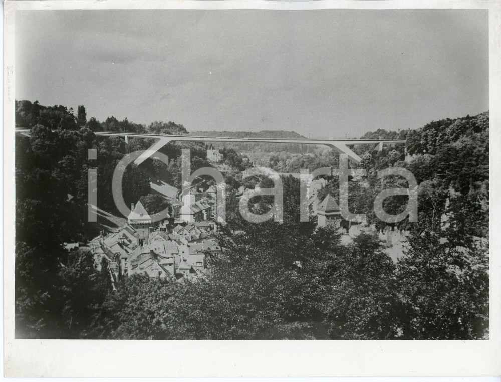 Fotografia d epoca originale 1970 ca LUXEMBOURG Grand Duchess Charlotte Bridge RED BRIDGE Photo 24x18 cm 1