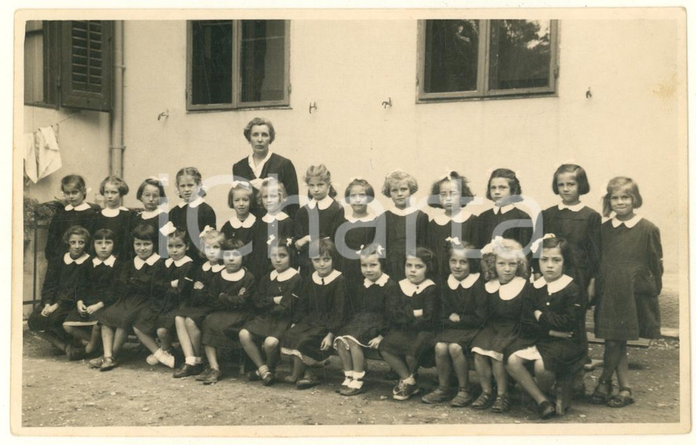 Fotografia d epoca originale 1950 GORIZIA Scuola elementare Elisa Frinta Classe di bambine Foto cartolina 1