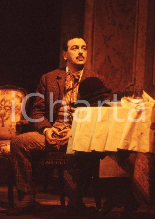 Fotografia d epoca originale 1986 TEATRO Luca DE FILIPPO in  O Scarfalietto di E. Scarpetta VINTAGE SLIDE 3 1