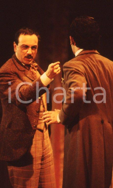 Fotografia d epoca originale 1986 TEATRO Luca DE FILIPPO in  O Scarfalietto di E. Scarpetta VINTAGE SLIDE 2 1