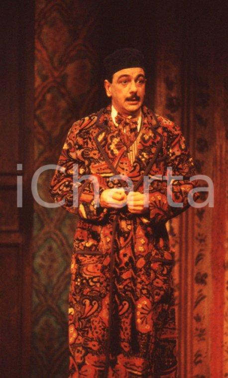 Fotografia d epoca originale 1986 TEATRO Luca DE FILIPPO in  O Scarfalietto di E. Scarpetta VINTAGE SLIDE 9 1