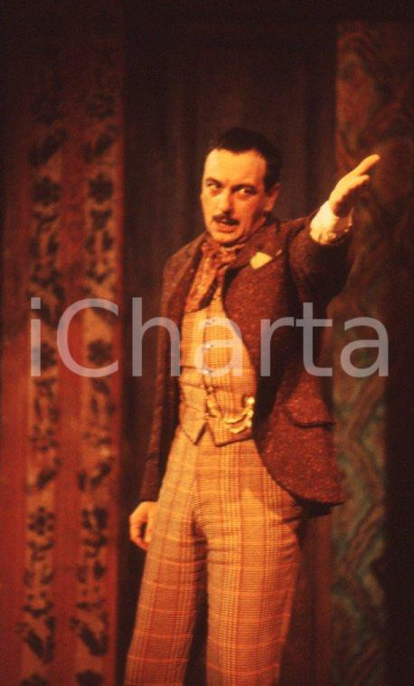 Fotografia d epoca originale 1986 TEATRO Luca DE FILIPPO in  O Scarfalietto di E. Scarpetta VINTAGE SLIDE 7 1