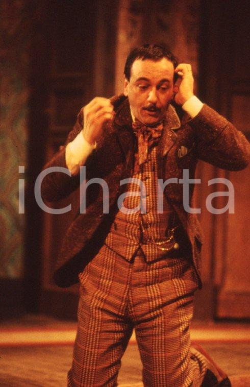 Fotografia d epoca originale 1986 TEATRO Luca DE FILIPPO in  O Scarfalietto di E. Scarpetta VINTAGE SLIDE 17 1