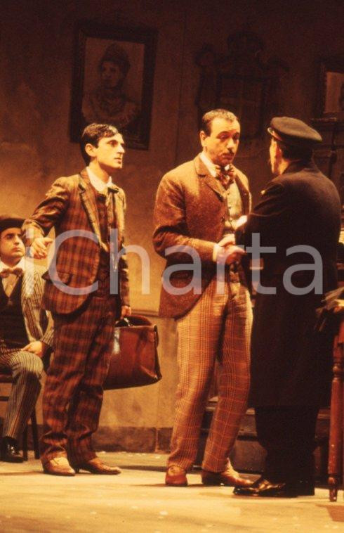 Fotografia d epoca originale 1986 TEATRO Luca DE FILIPPO in  O Scarfalietto di E. Scarpetta VINTAGE SLIDE 16 1