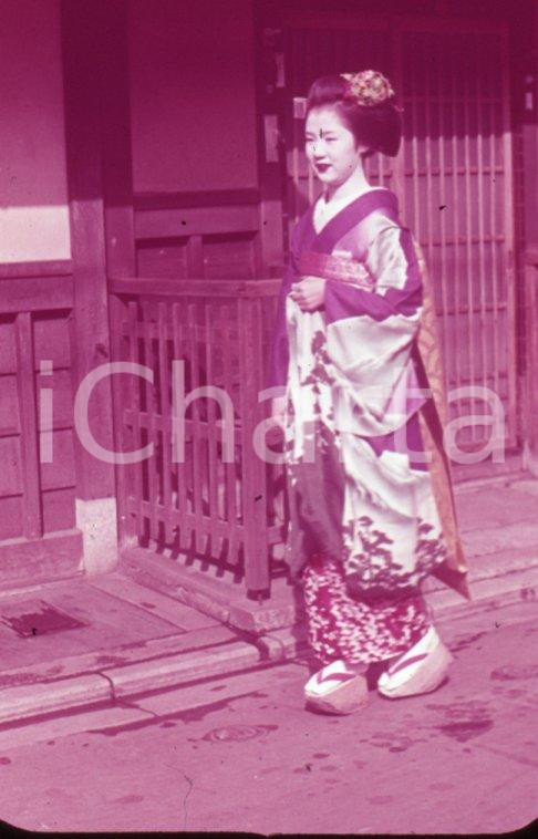 Fotografia d epoca originale 1970ca KYOTO? JP Beautiful Maiko at the Gion 35 mm VINTAGE SLIDE 1