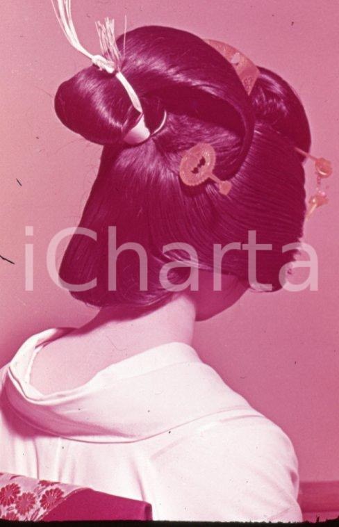 Fotografia d epoca originale 1970ca KYOTO? JP Beautiful Geisha girl a beautiful neck 35 mm VINTAGE SLIDE 1