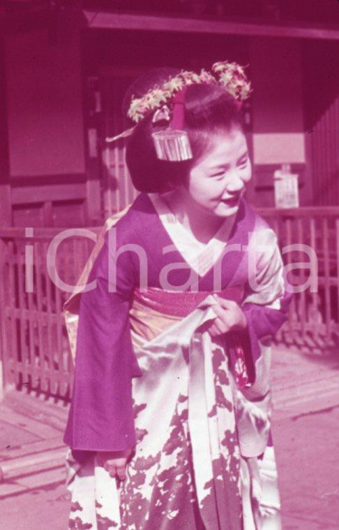 Fotografia d epoca originale 1970ca KYOTO? JP Beautiful maiko Konnichiwa 35 mm VINTAGE SLIDE 1