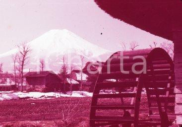 Fotografia d epoca originale 1970ca JAPAN Beautiful Mt. Fuji and water mill 35 mm VINTAGE SLIDE 1