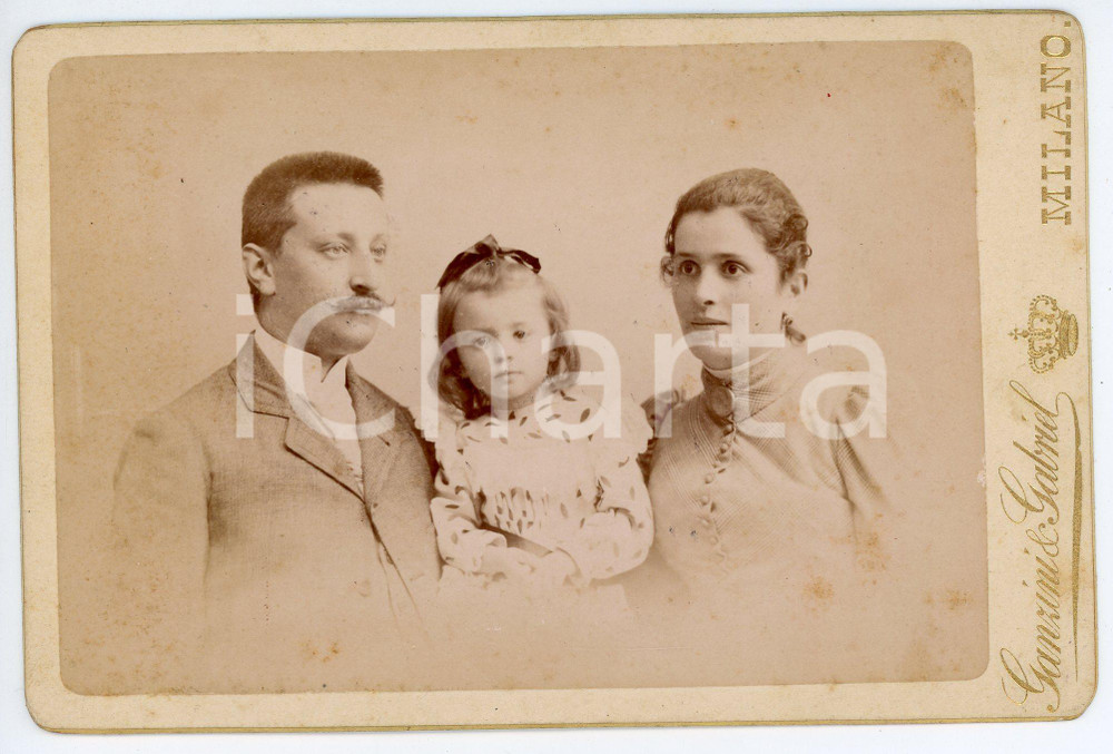 Fotografia d epoca originale 1900 ca MILANO Genitori con figlia  Ritratto  Foto GANZINI E GABRIEL 16x11 cm 1