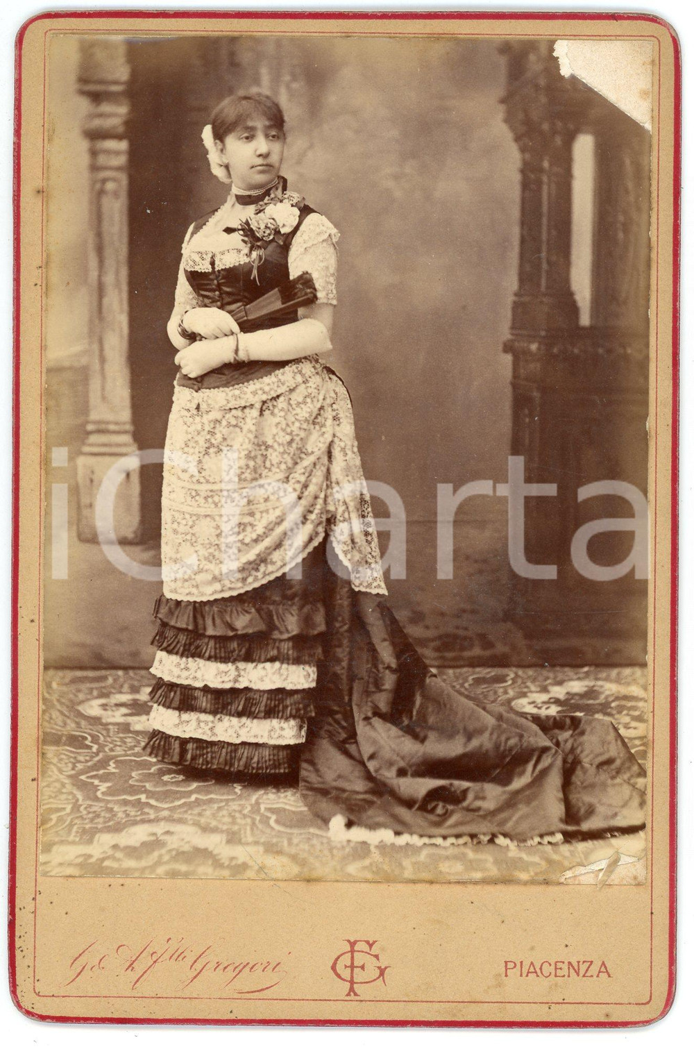 Fotografia d epoca originale 1900 ca PIACENZA Ragazza con ventaglio  Ritratto  Foto FRATELLI GREGORI 11x16 1