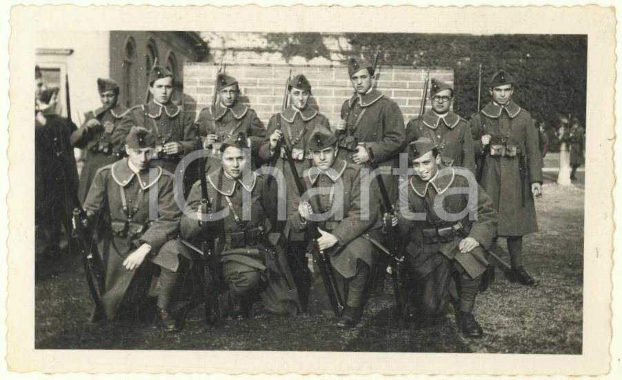 Fotografia d epoca originale 1933 Castello MONCALIERI  Scuola Allievi Ufficiali Complemento  Reclute Foto 1
