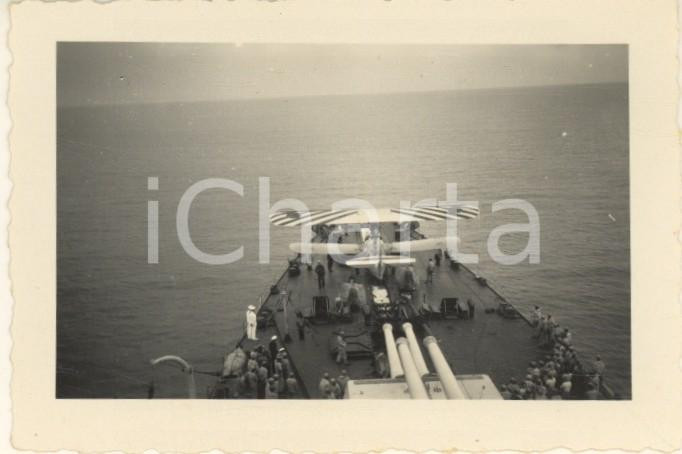 Fotografia d epoca originale Giugno 1933 GAETA R. Incrociatore ZARA  Idroplano a prua  Foto 8x6 cm 1