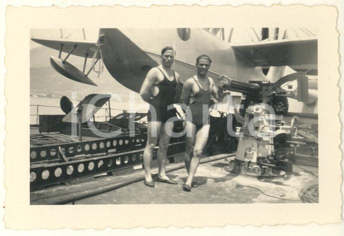 Fotografia d epoca originale Giugno 1933 GAETA R. Incrociatore ZARA  Militari e idroplano Foto 8x6 cm 1