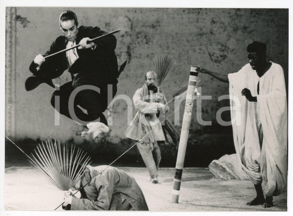 Fotografia d epoca originale 1990 ca THEATER  THE TEMPEST Adaptation by Peter BROOK Photo 17x12 cm 1