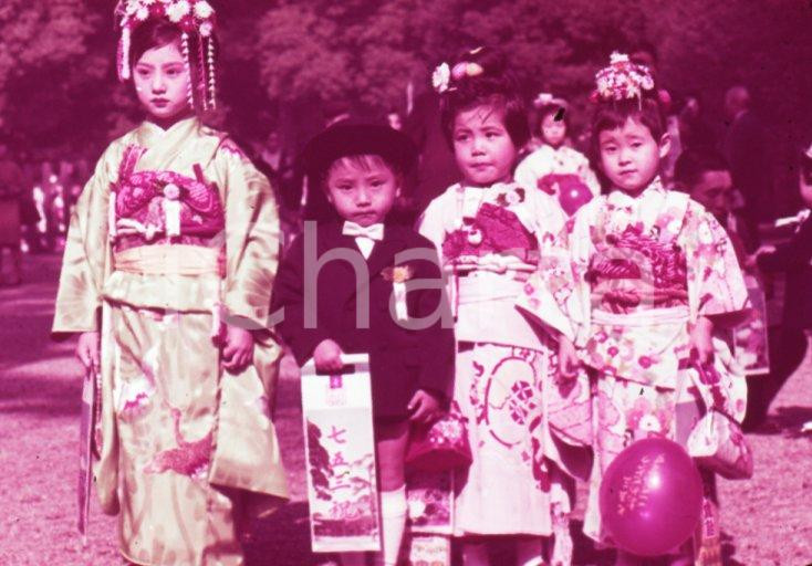 Fotografia d epoca originale 1970ca JAPAN 753 old children s festival 35mm VINTAGE SLIDE 1