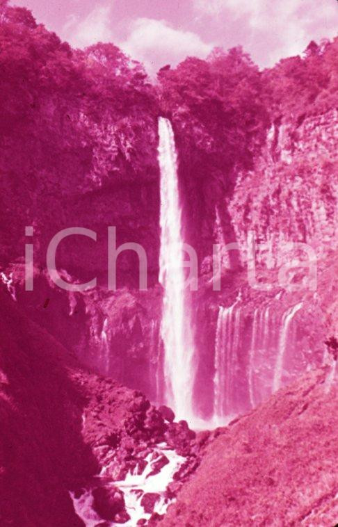 Fotografia d epoca originale 1970ca NIKKO JP The Kegon fall 35 mm VINTAGE SLIDE 1