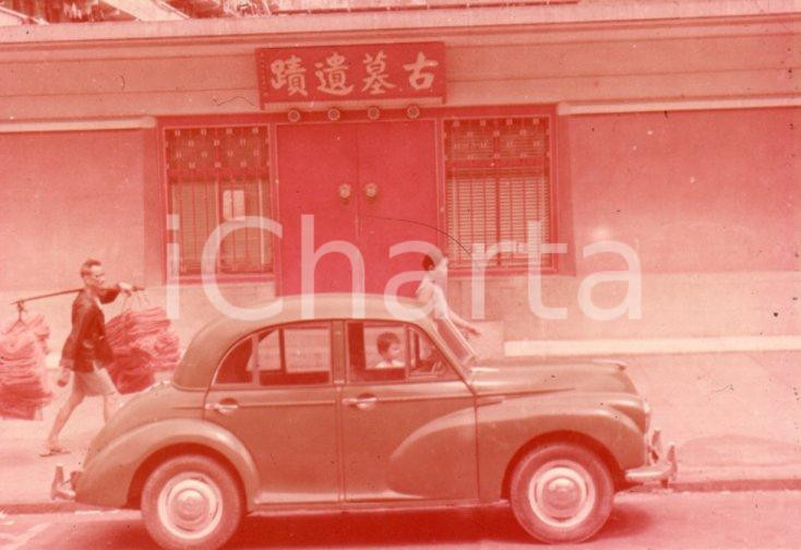 Fotografia d epoca originale 1970ca HONG KONG An ancient Morris Minor at Kowloon  35 mm VINTAGE SLIDE 1